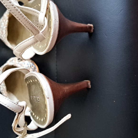 LNIB BCBG Vintage Heels 👠 - Picture 7 of 13